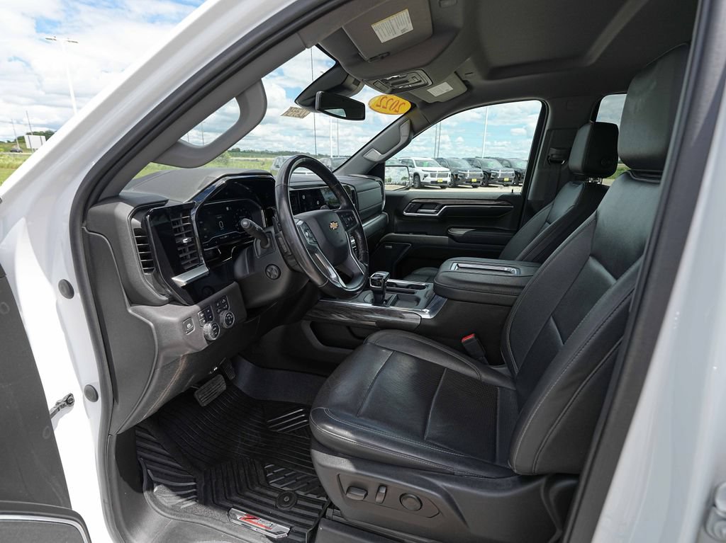 Used 2022 Chevrolet Silverado 1500 LTZ AWD/4WD image 16