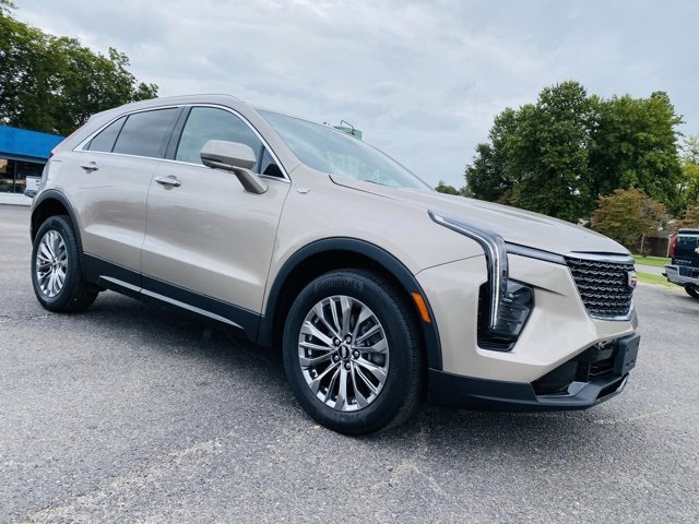 Used 2025 Cadillac XT4 Premium Luxury image 10