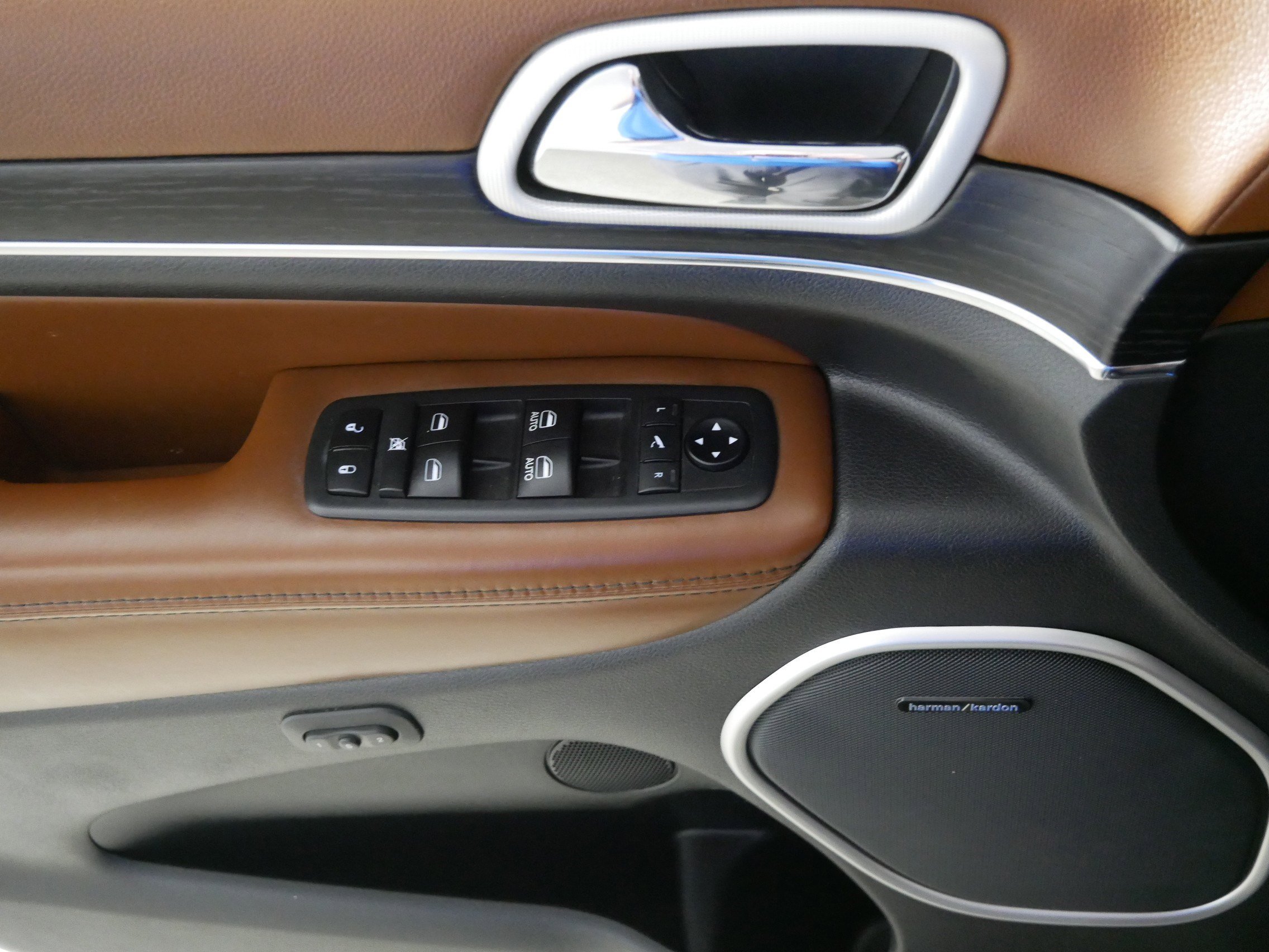 Used 2018 Jeep Grand Cherokee Summit image 19