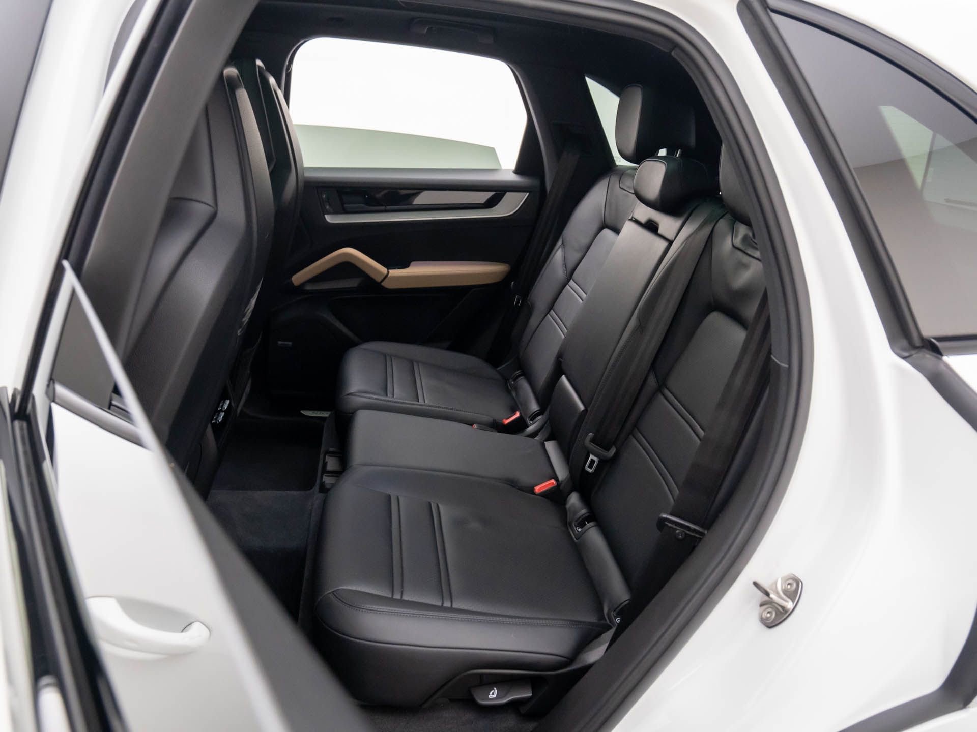 Certified 2024 Porsche Cayenne image 17