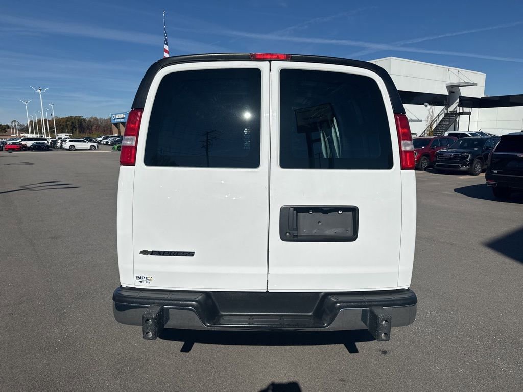 Used 2023 Chevrolet Express 2500 w/ Driver Convenience Package RWD image 4