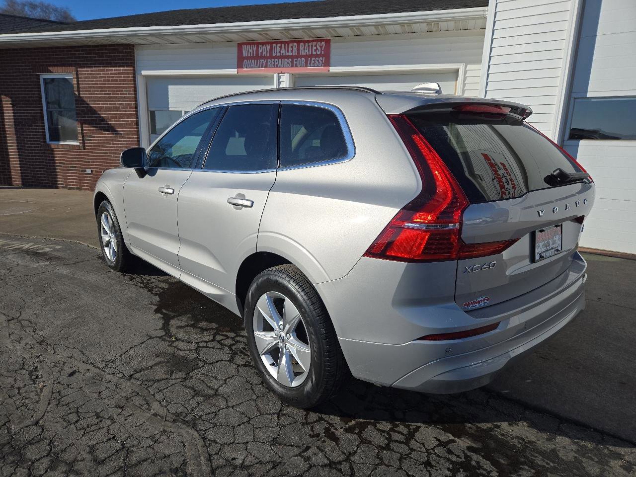 Used 2022 Volvo XC60 B5 Momentum image 6