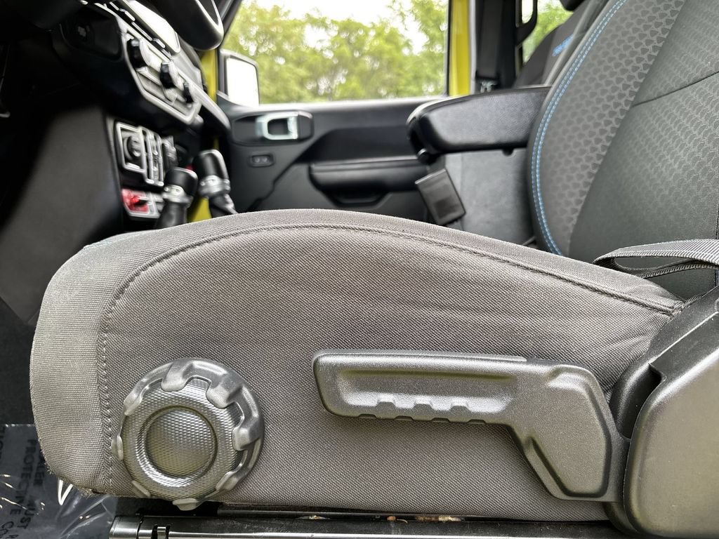Used 2024 Jeep Wrangler Unlimited Rubicon 4xe AWD/4WD image 14