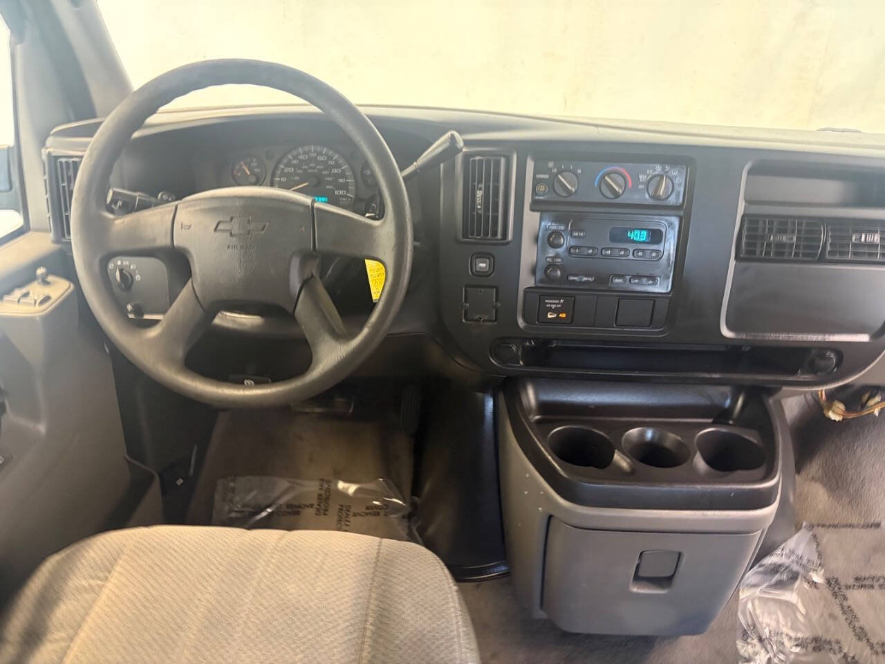 Used 2006 Chevrolet Express 2500 Passenger w/ LT Preferred Equipment Group RWD image 16