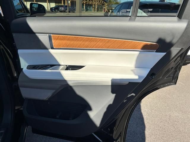 New 2026 Cadillac Vistiq Luxury image 22