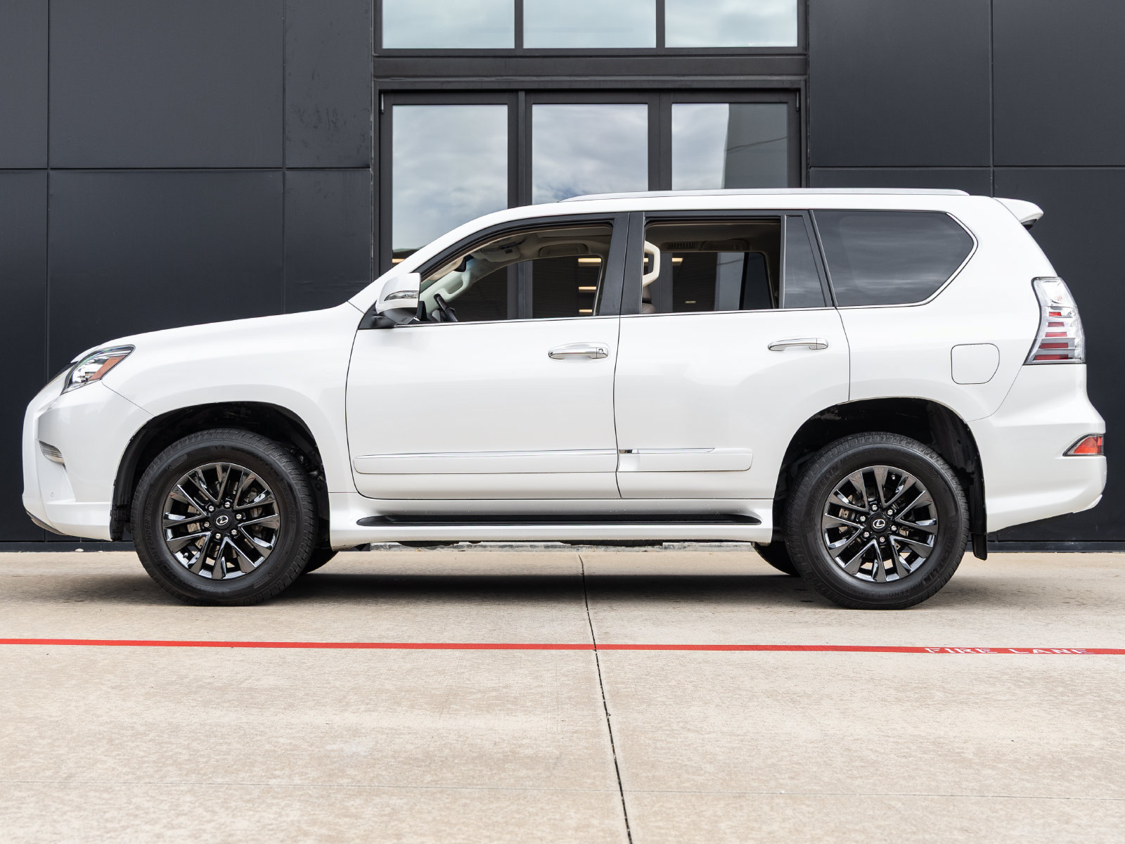 Used 2019 Lexus GX 460 Luxury AWD/4WD image 9