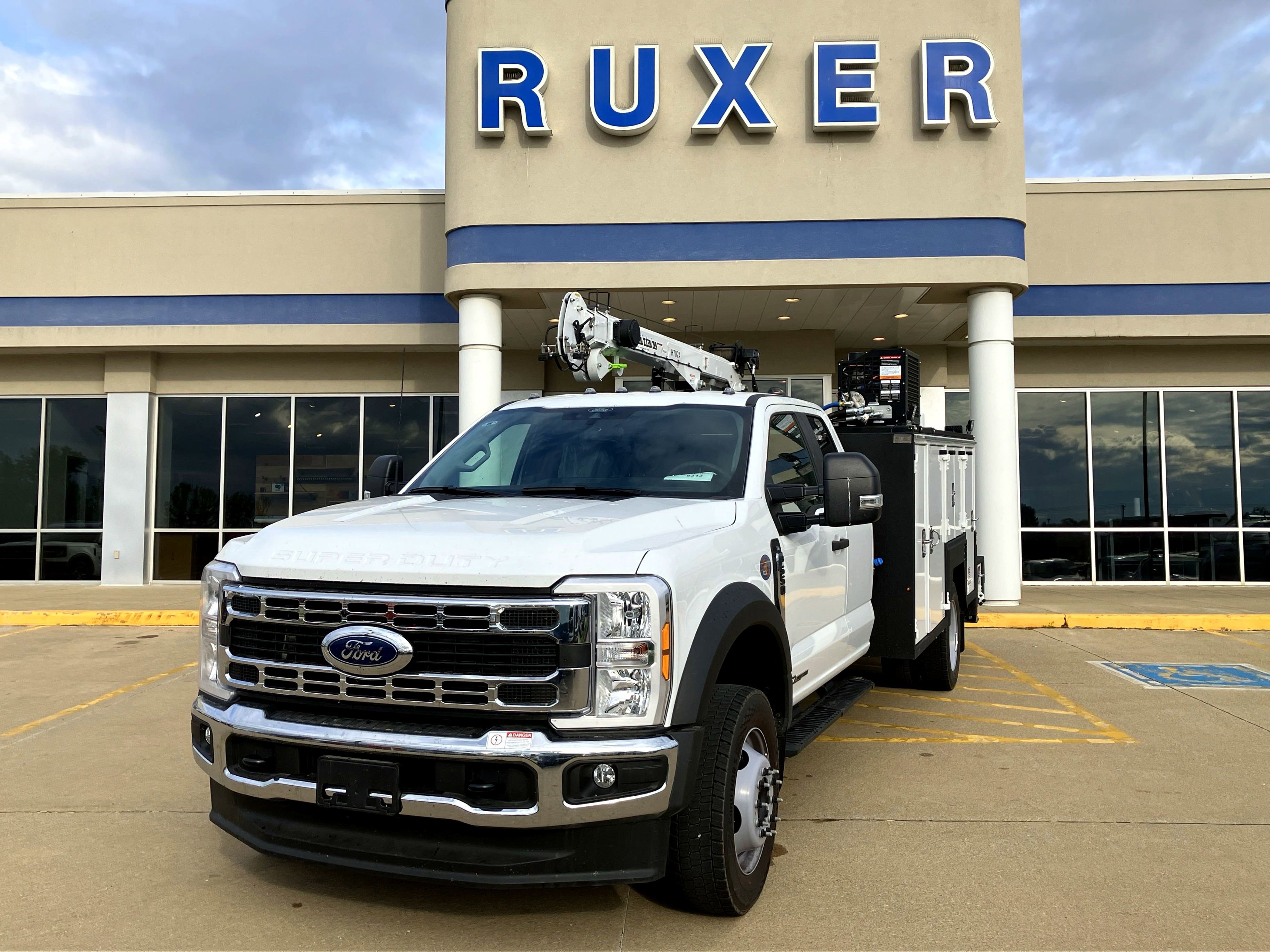 New 2025 Ford F550 4x4 SuperCab Super Duty image 1