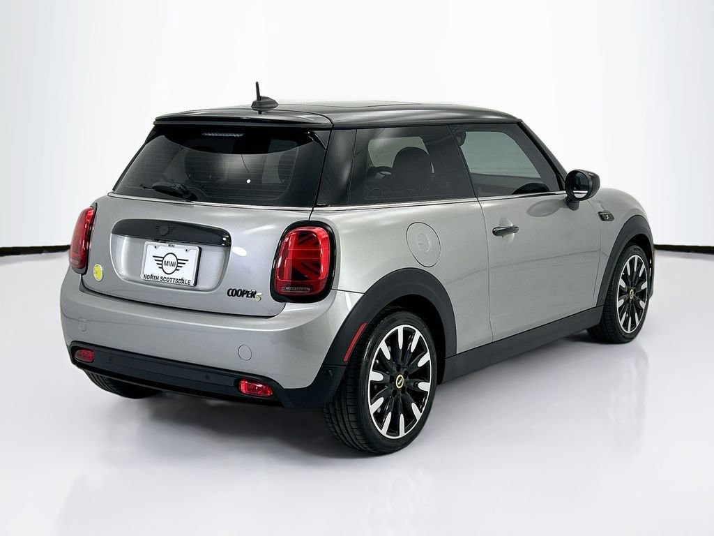 Certified 2024 MINI Cooper SE image 9