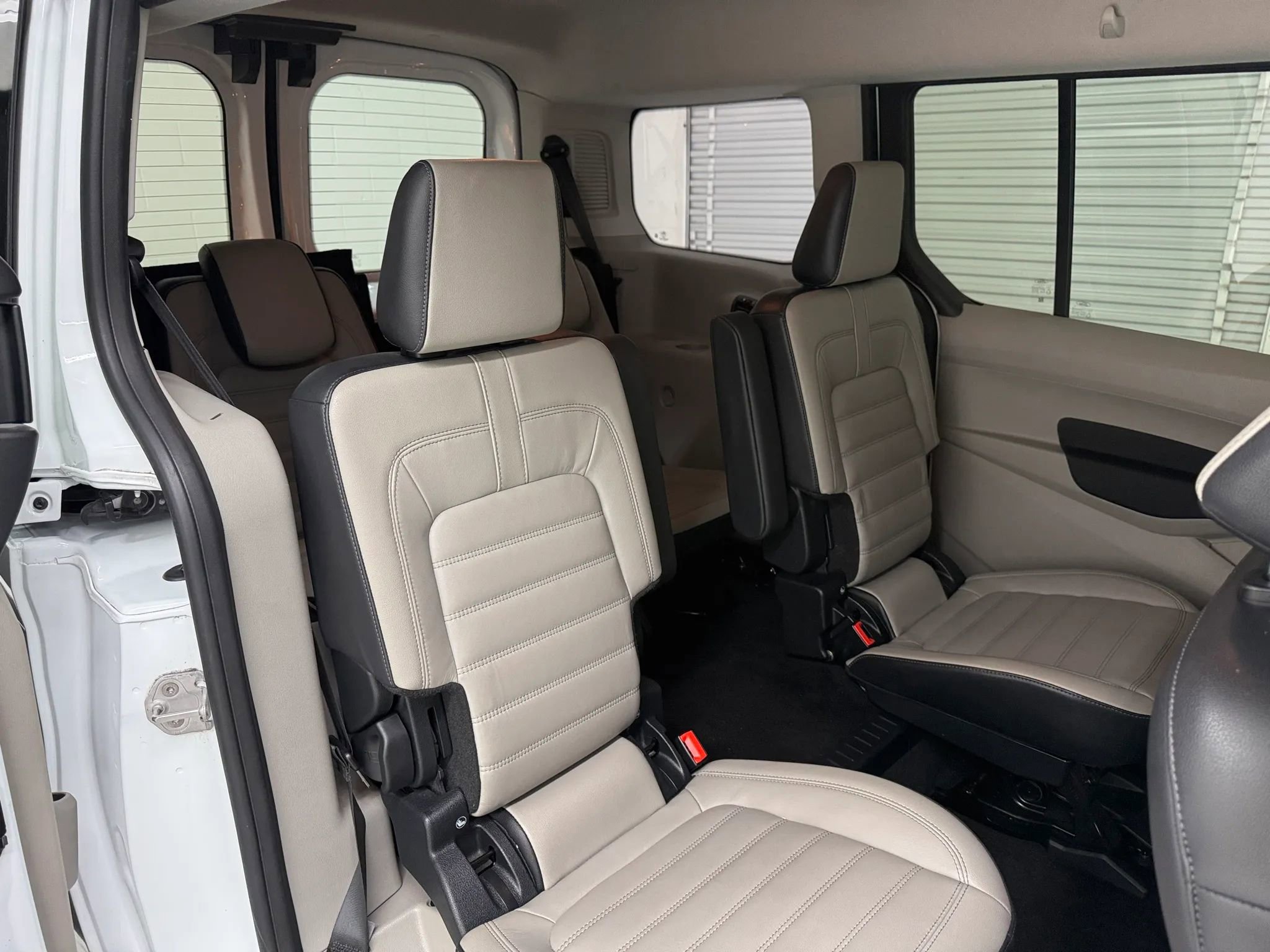 Used 2023 Ford Transit Connect XLT image 14