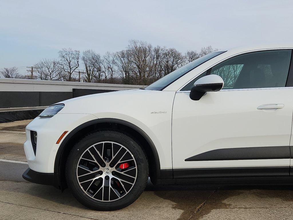 New 2026 Porsche Macan 4S Electric AWD/4WD image 6
