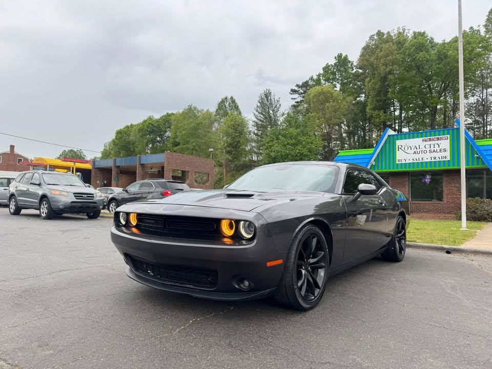 Used 2016 Dodge Challenger SXT Plus RWD image 1