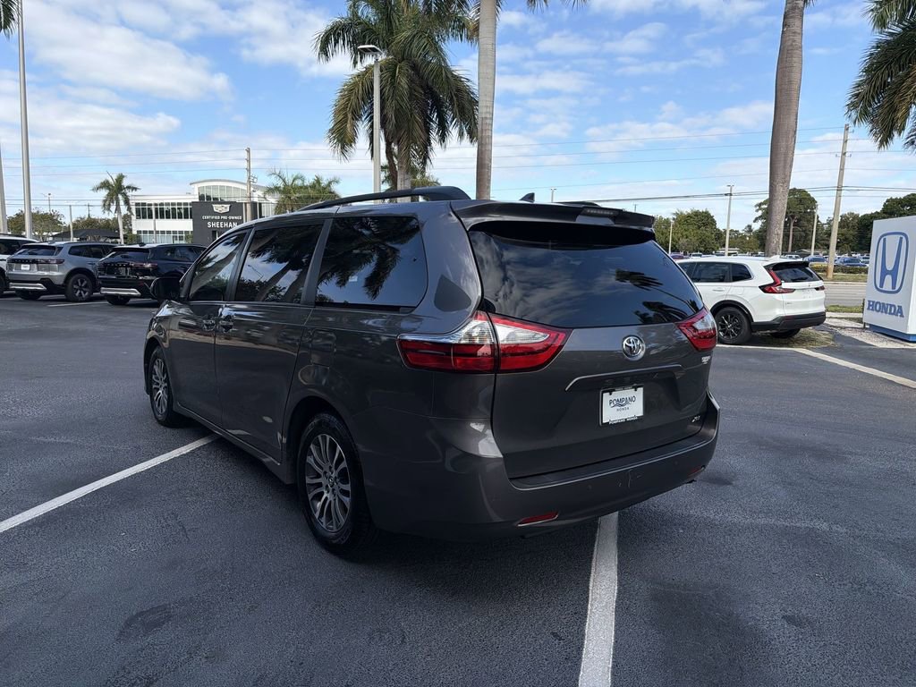 Used 2019 Toyota Sienna XLE w/ XLE Navigation Package FWD image 6