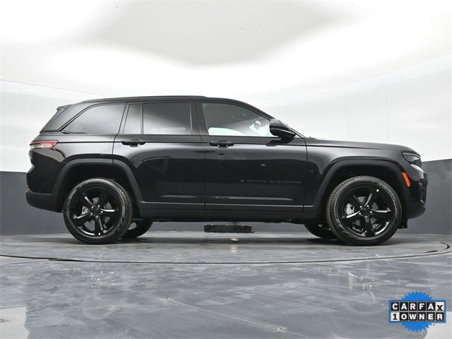 Used 2025 Jeep Grand Cherokee Limited w/ Luxury Tech Group II image 39