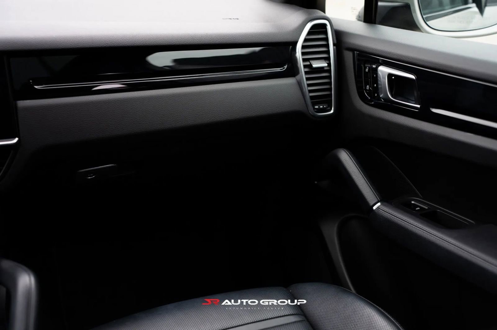 Used 2021 Porsche Cayenne Coupe image 23