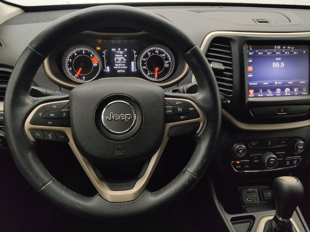 Used 2016 Jeep Cherokee Latitude FWD image 22
