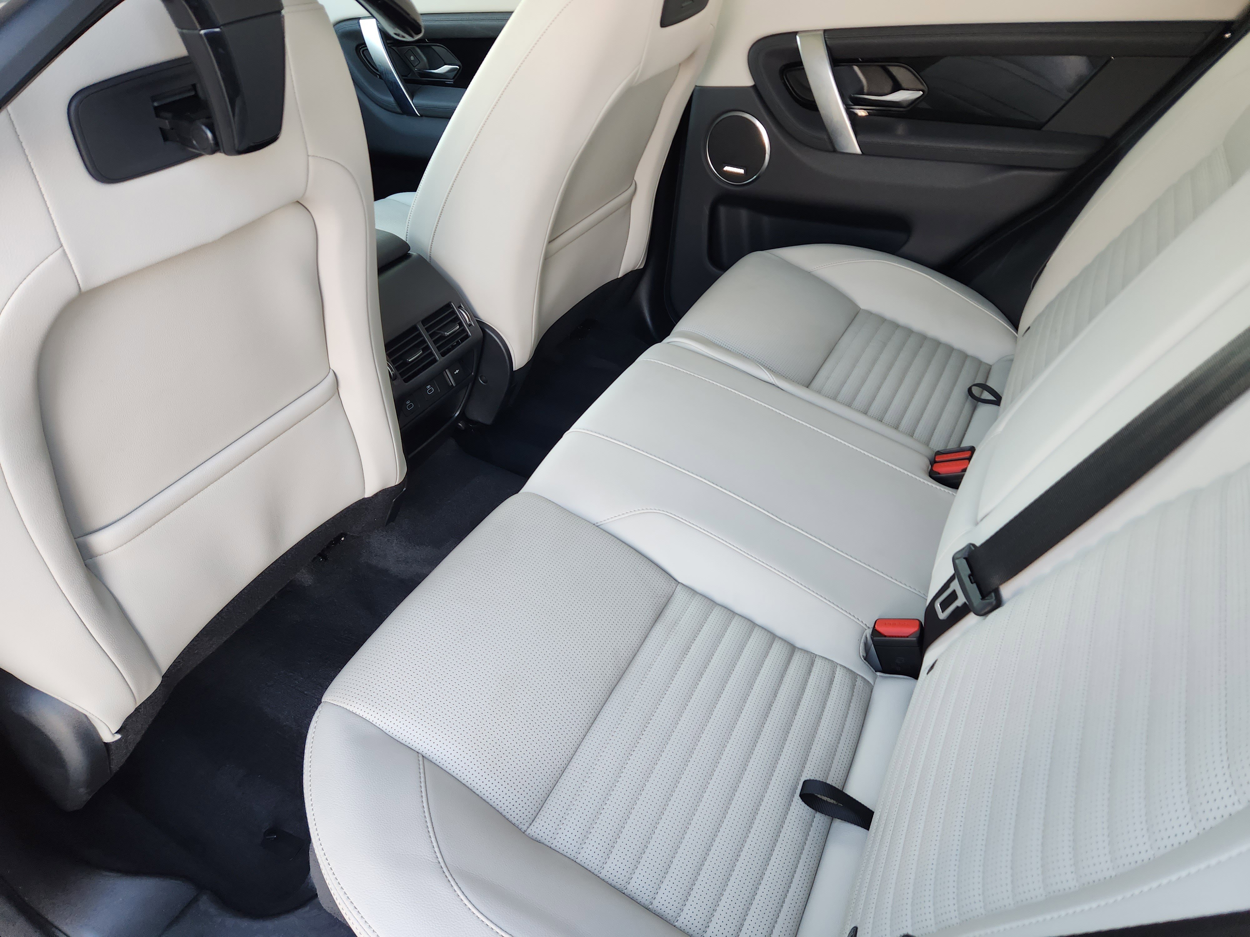 Certified 2025 Land Rover Discovery Sport S image 31