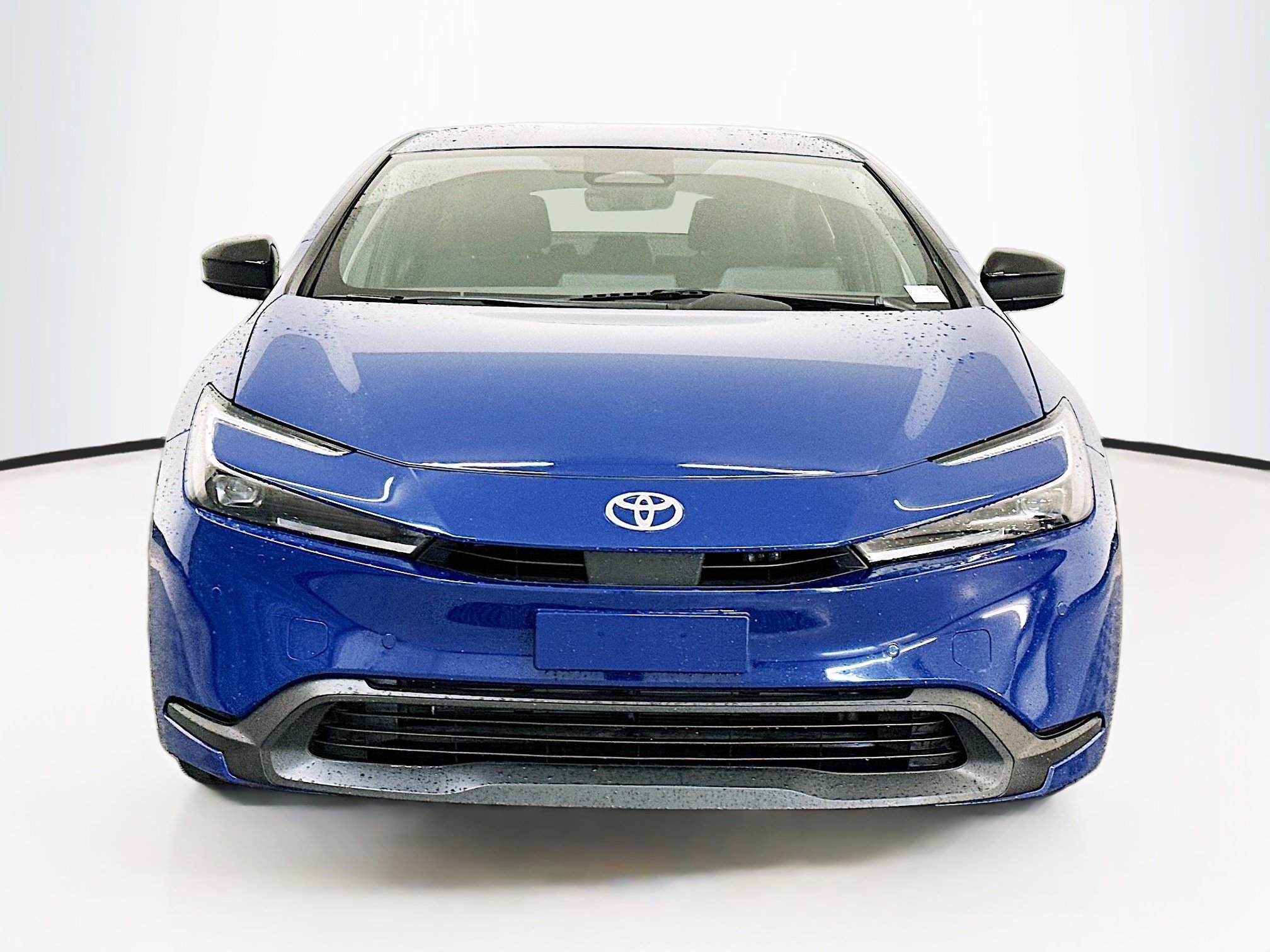 Used 2025 Toyota Prius LE FWD image 2