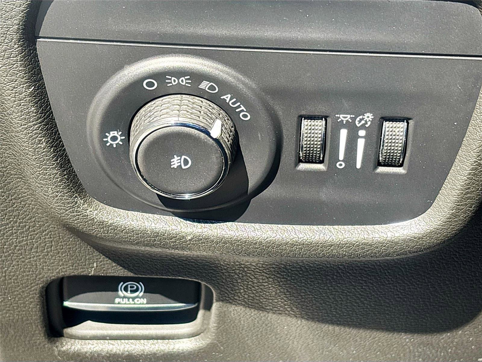 Used 2024 Jeep Grand Cherokee Limited image 10