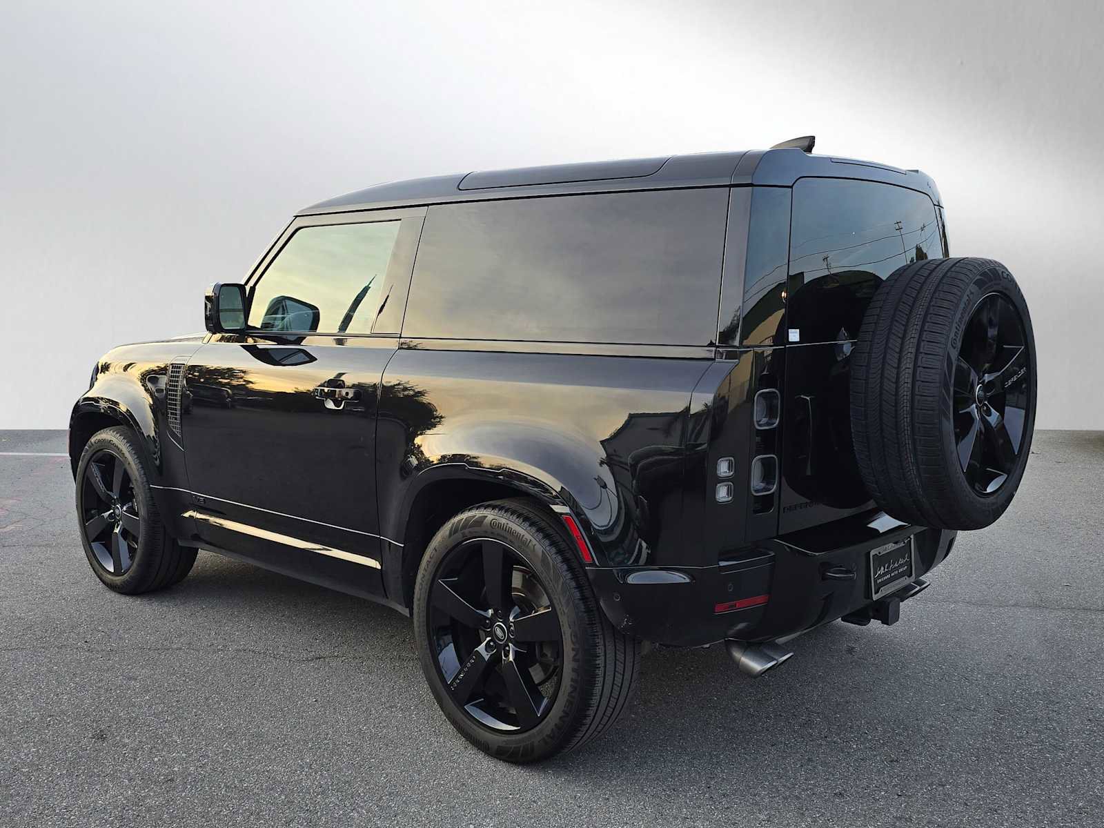 Certified 2024 Land Rover Defender 90 V8 image 3