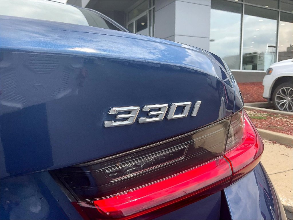 Used 2023 BMW 330i xDrive Sedan w/ Driving Assistance Package AWD/4WD image 23