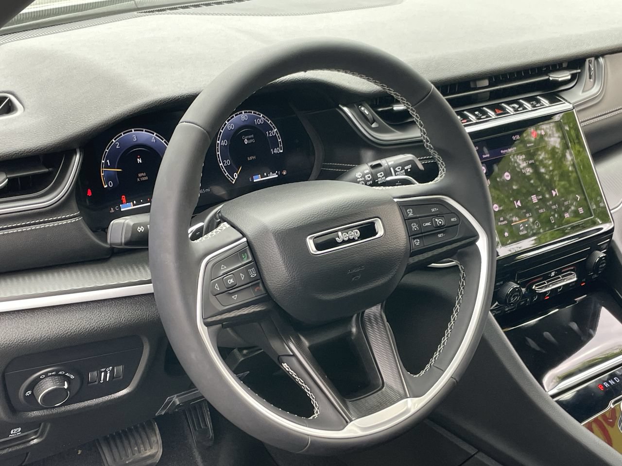 Used 2025 Jeep Grand Cherokee Laredo X AWD/4WD image 30