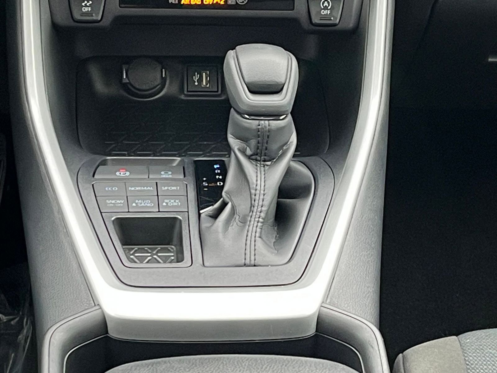 Used 2025 Toyota RAV4 XLE image 42