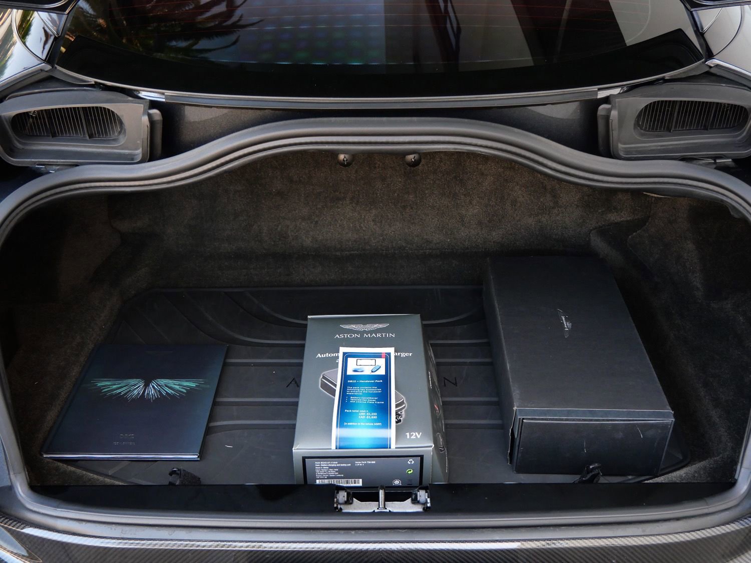 Used 2024 Aston Martin DB12 Coupe image 27