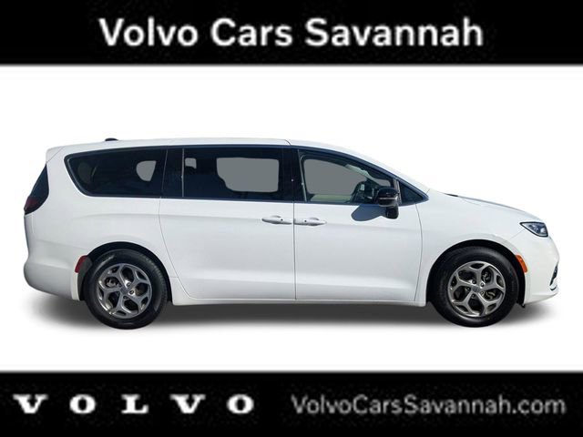 Used 2024 Chrysler Pacifica Limited image 3