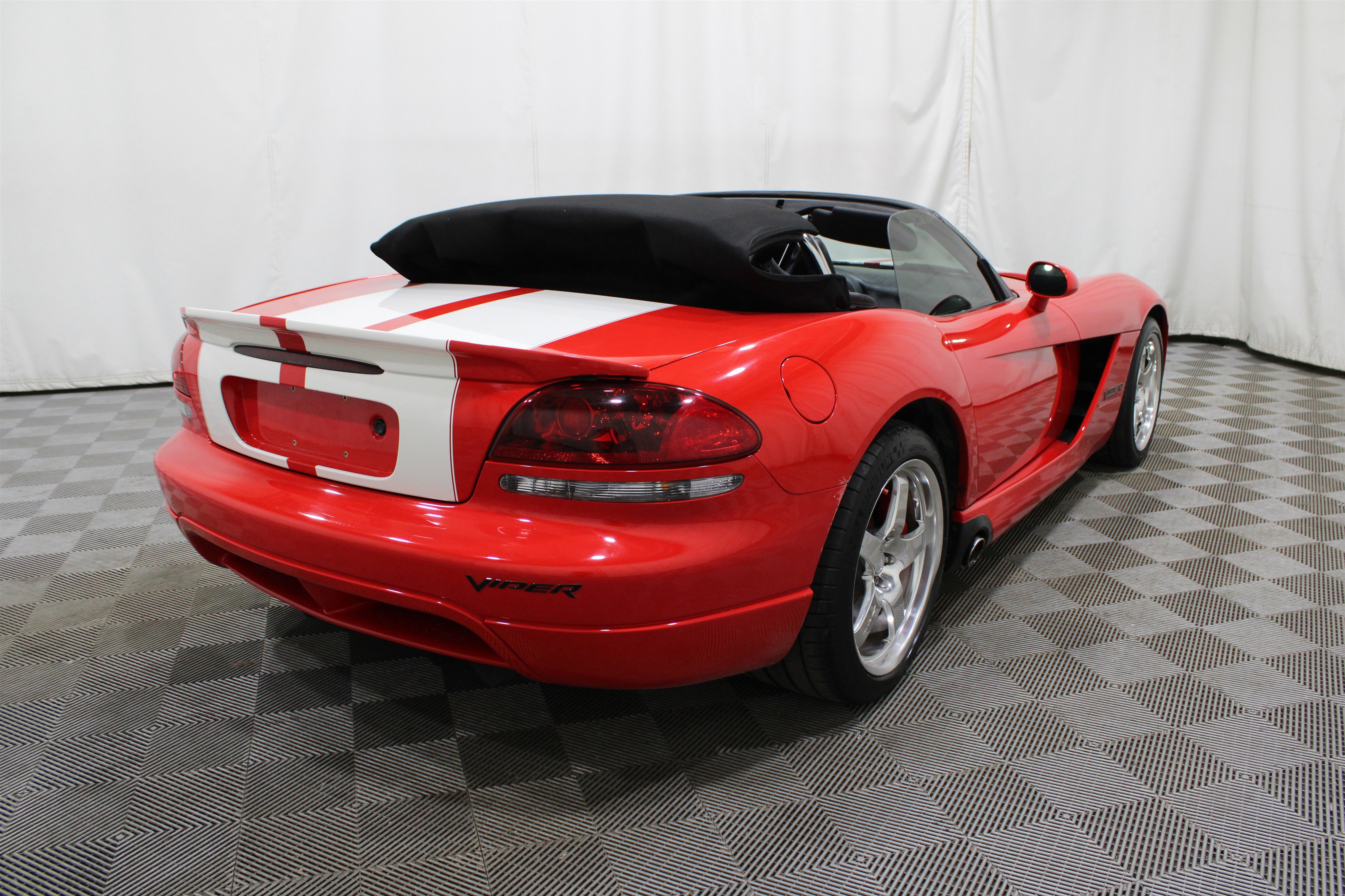Used 2004 Dodge Viper SRT-10 RWD image 23
