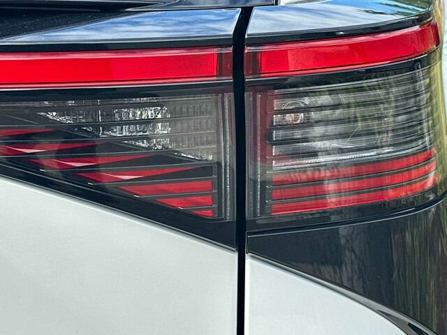 Used 2024 Toyota bZ4X FWD image 33