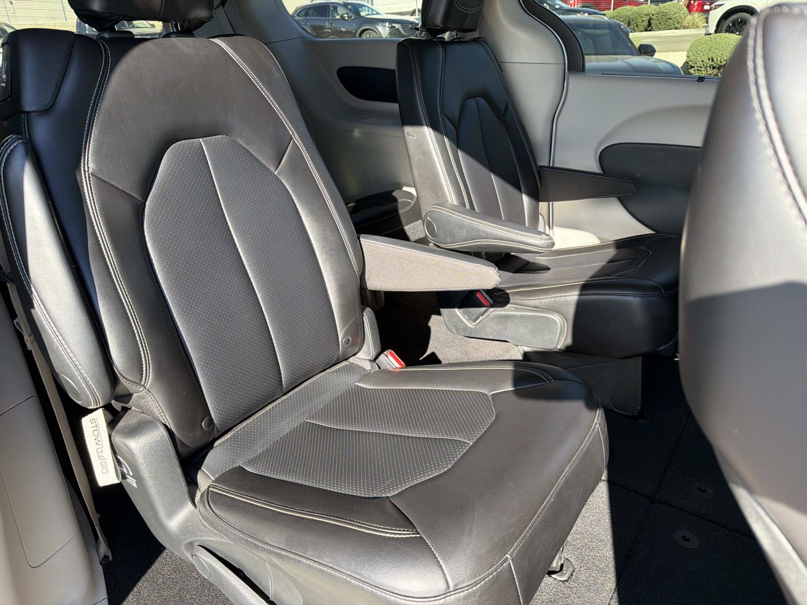 Used 2023 Chrysler Pacifica Touring-L image 24