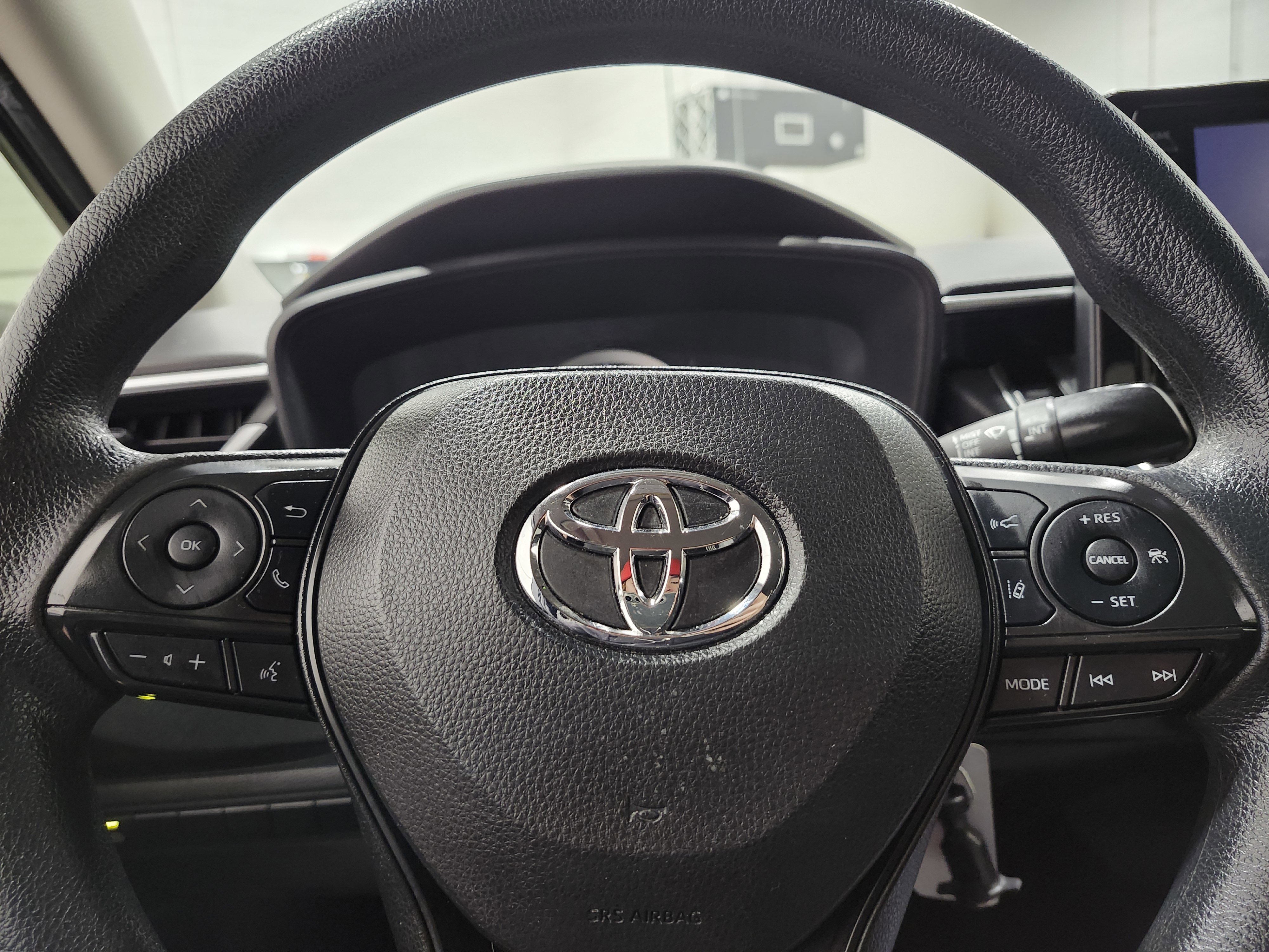 Used 2022 Toyota Corolla LE image 25