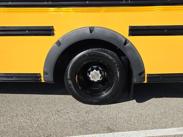 Used 2014 Chevrolet Express 4500 RWD image 9