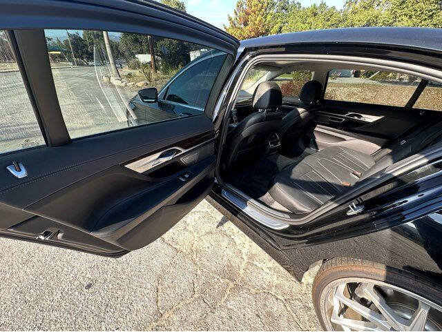 Used 2017 BMW 740i image 20