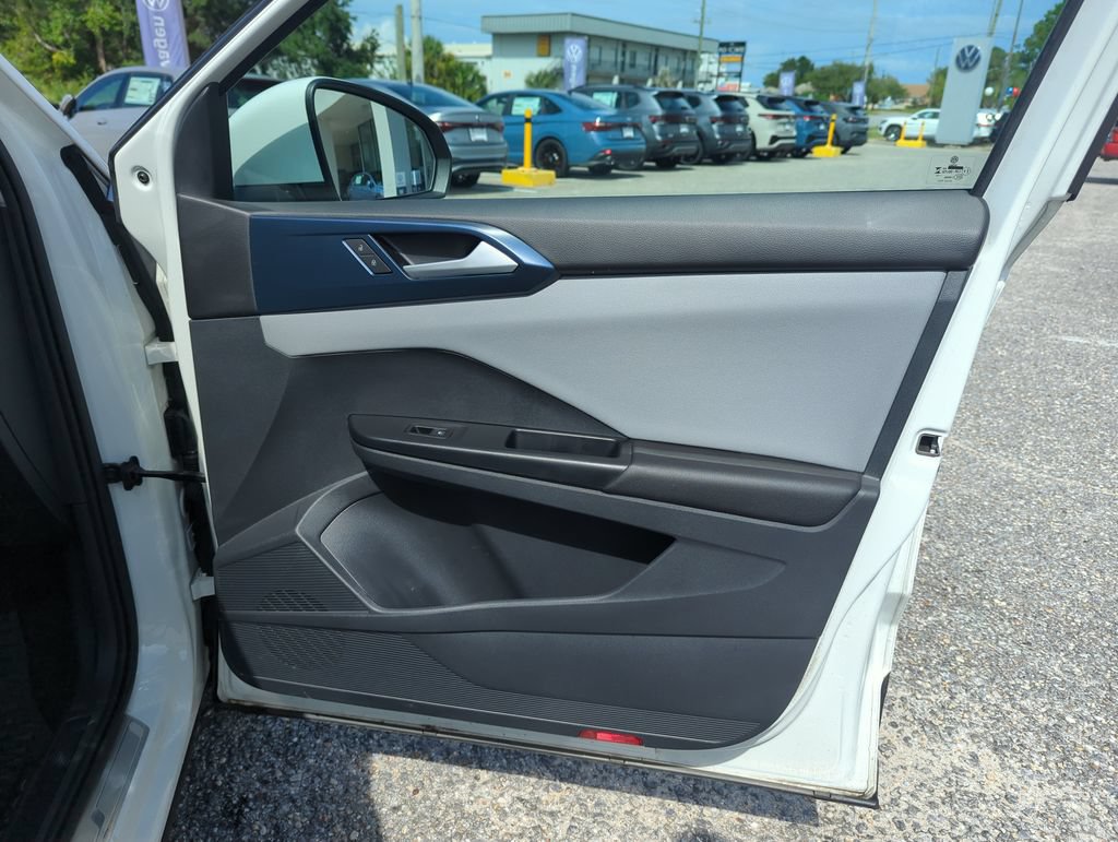 Certified 2023 Volkswagen Taos SE w/ Panoramic Sunroof Package FWD image 33