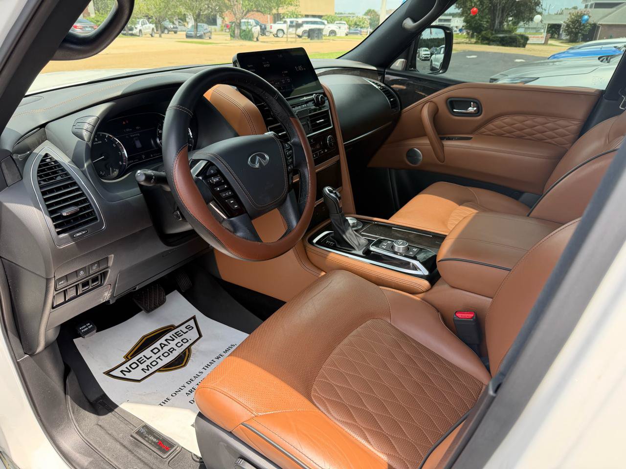 Used 2024 INFINITI QX80 Sensory w/ Cargo Package AWD/4WD image 15