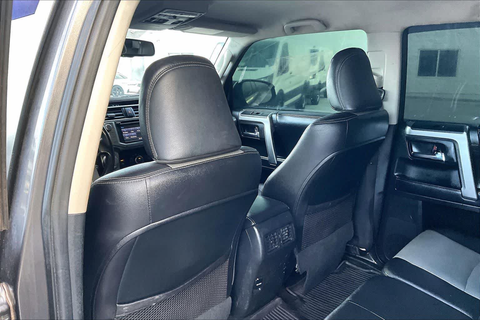 Used 2018 Toyota 4Runner SR5 Premium RWD image 12