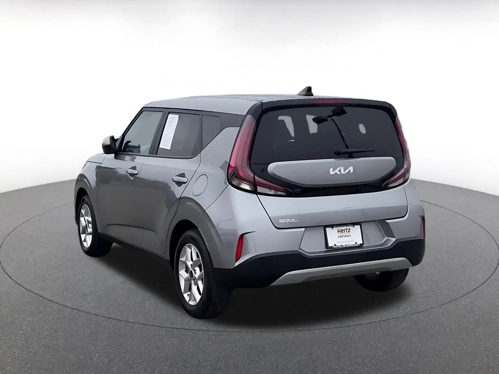 Used 2025 Kia Soul LX w/ LX Technology Package FWD image 11