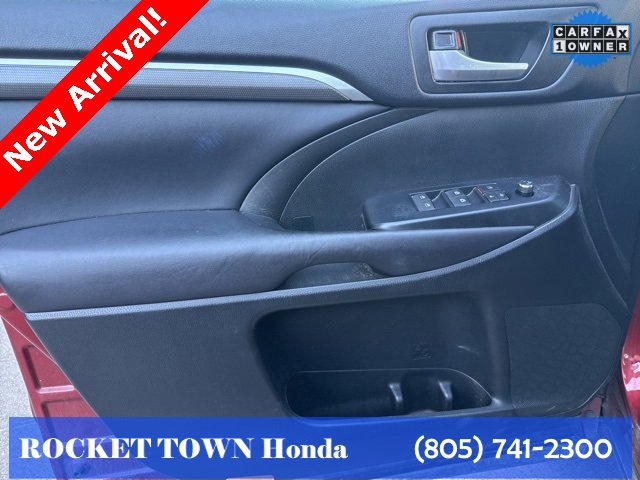 Used 2017 Toyota Highlander SE image 16