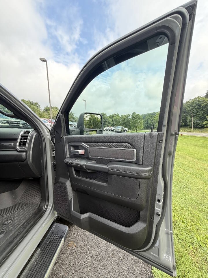 Used 2026 RAM 3500 Big Horn AWD/4WD image 31