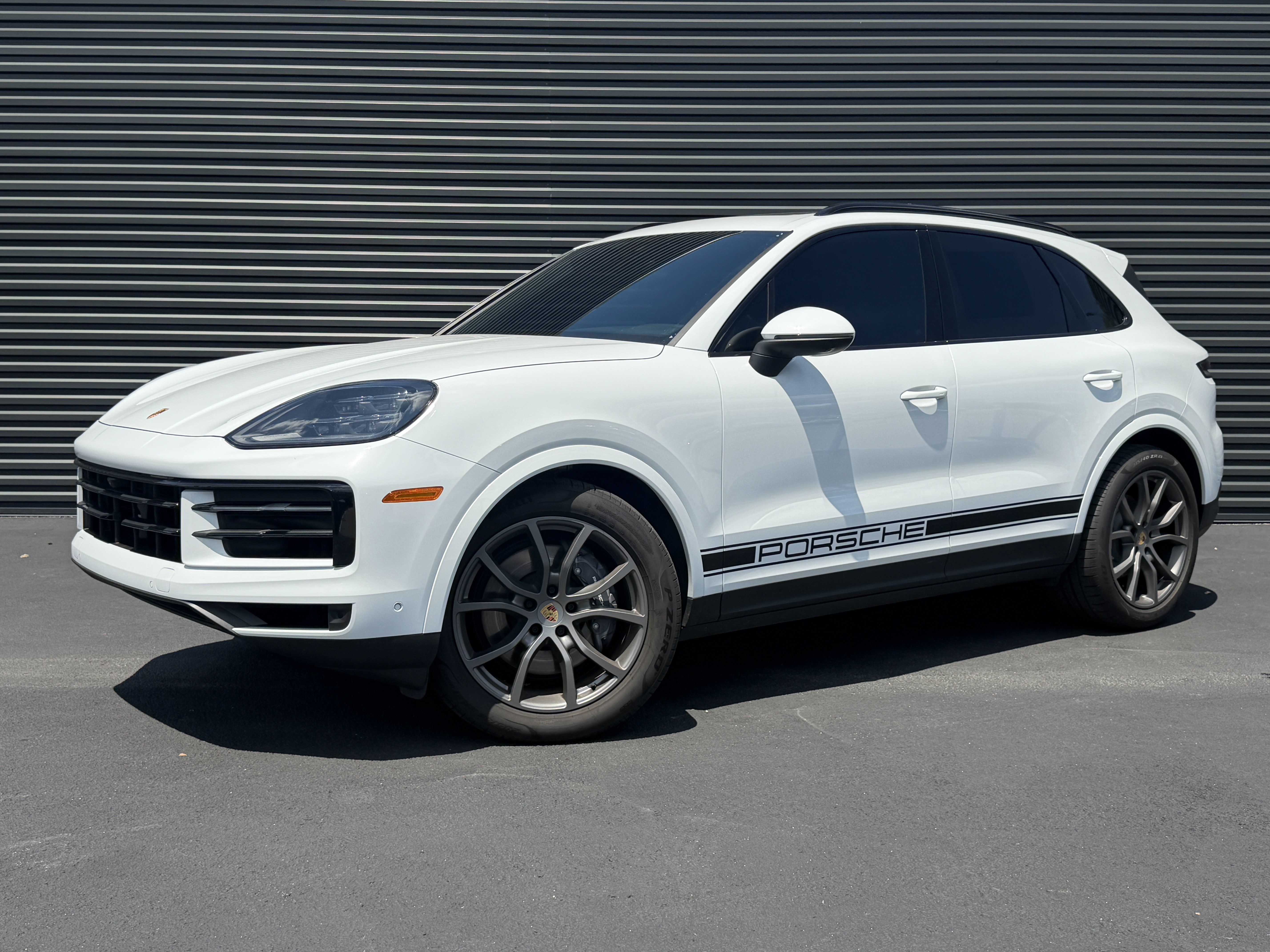 Certified 2024 Porsche Cayenne AWD/4WD image 1