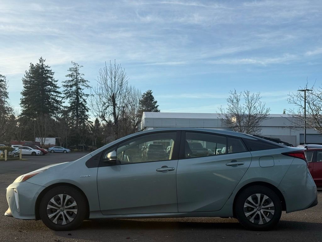 Certified 2022 Toyota Prius LE image 2
