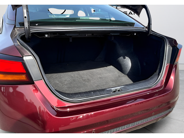 Used 2024 Nissan Altima 2.5 SV FWD image 32