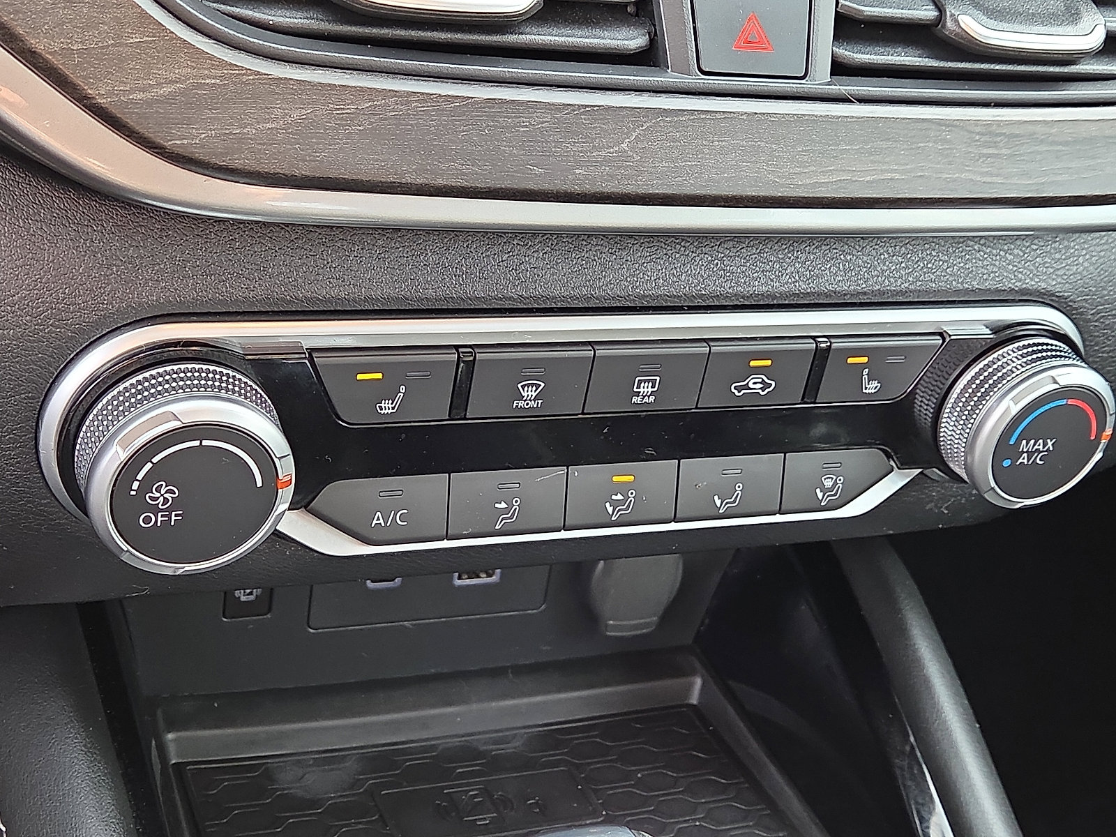 Used 2024 Nissan Altima 2.5 SV w/ SV Premium Package image 17