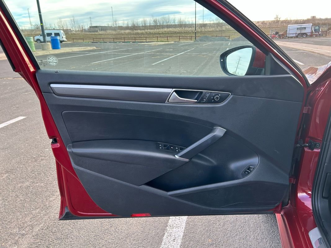 Used 2016 Volkswagen Passat 1.8T R-Line image 13