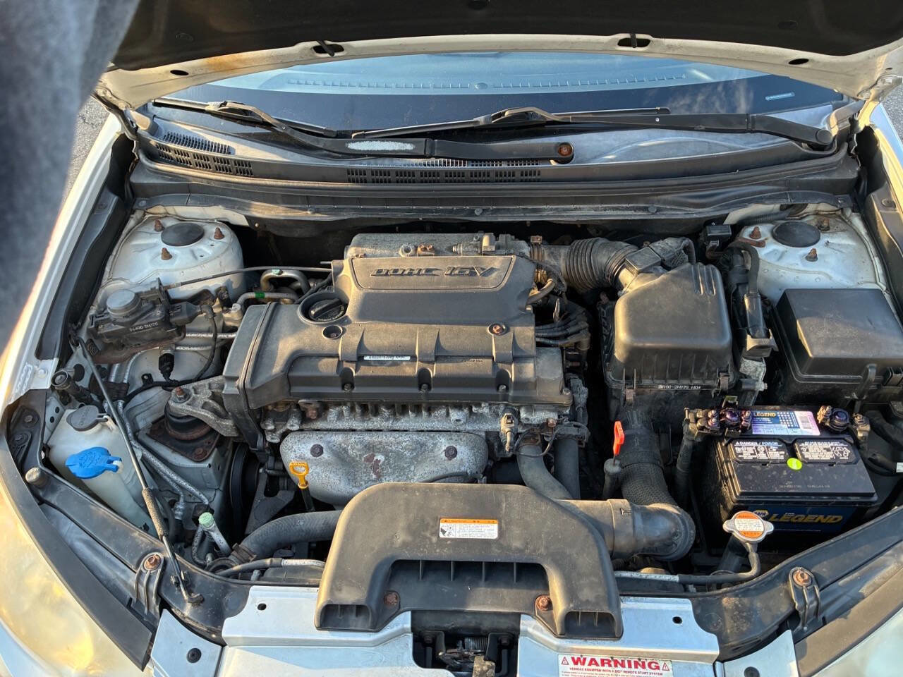 Used 2010 Hyundai Elantra GLS w/ Navigation Pkg 5 image 9