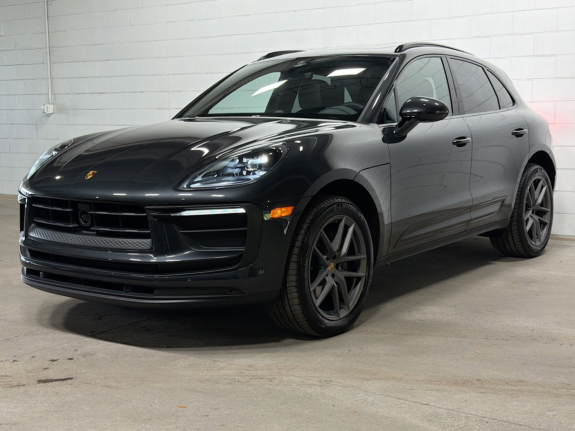 Certified 2026 Porsche Macan AWD/4WD image 1