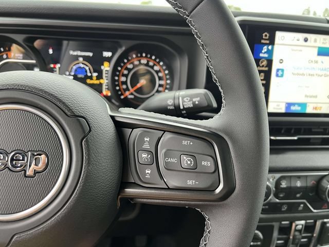New 2025 Jeep Gladiator Sport AWD/4WD image 18