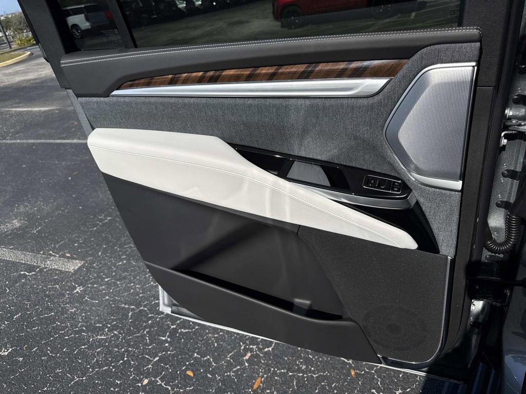 New 2026 Cadillac Escalade ESV Platinum Sport w/ LPO, ONYX Package image 13