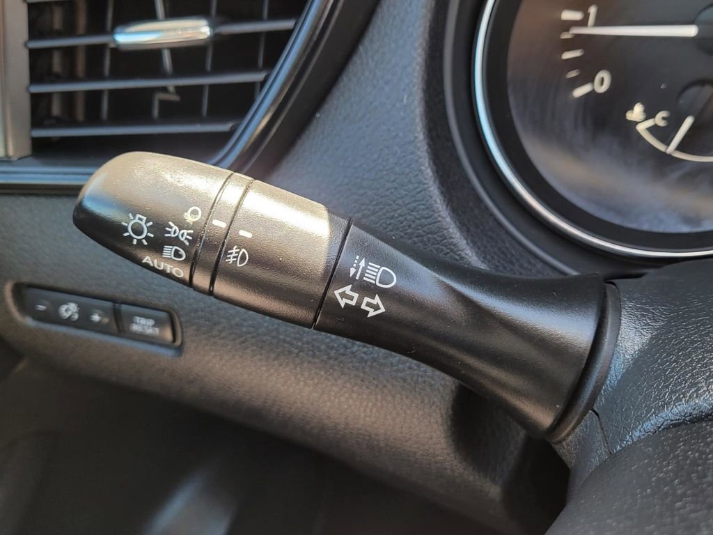 Used 2018 Nissan Rogue SV w/ Sun & Sound Touring Package image 32